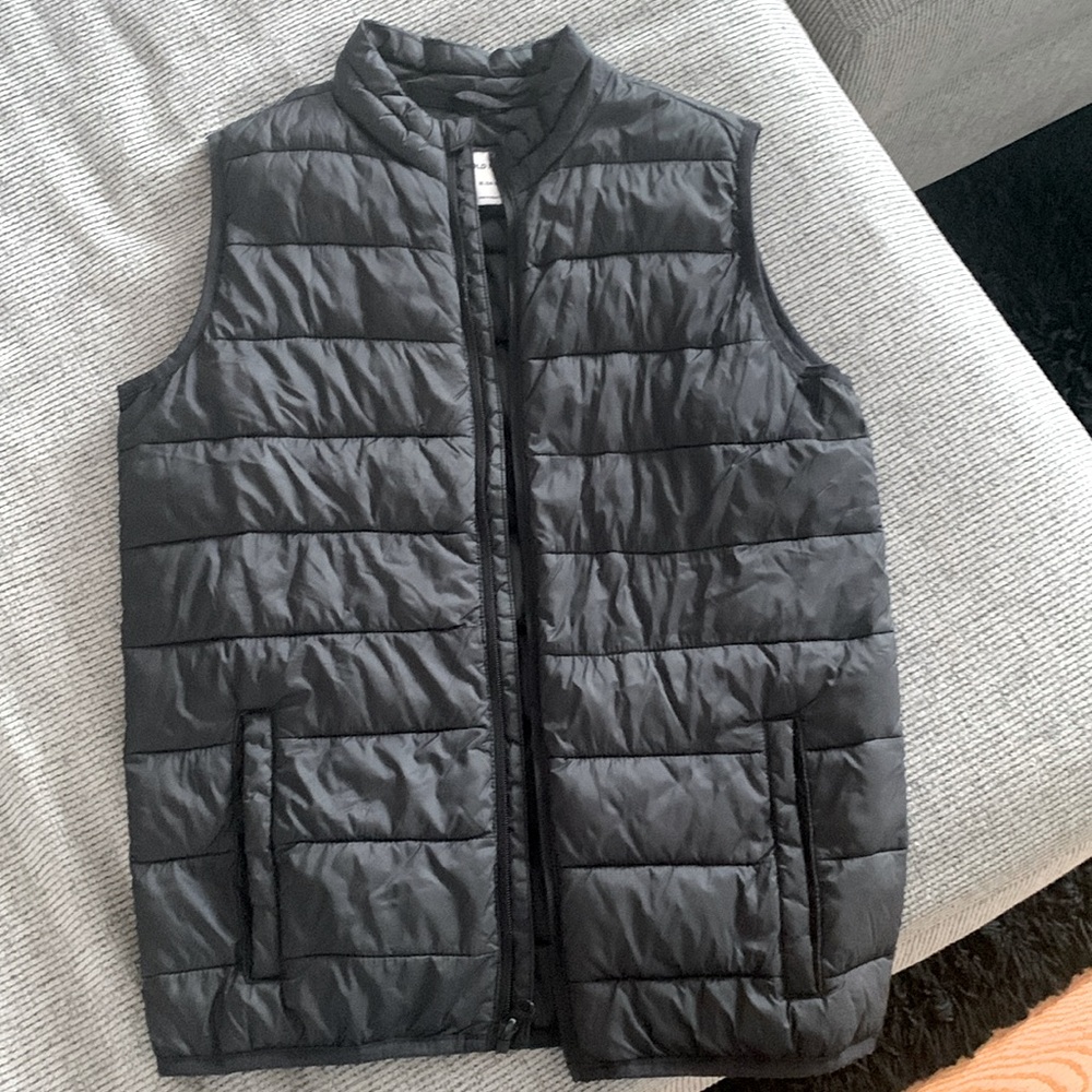 Old Navy vest kids XL 14/16 puffer vest black